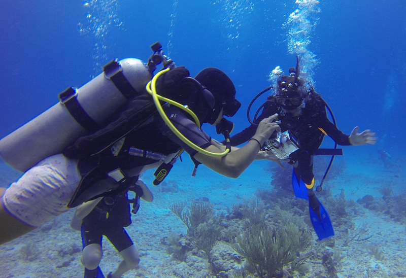 How to Drink Water while Scuba Diving?