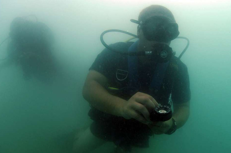 How to Navigate with a Compass Scuba Diving?